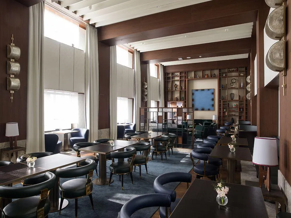 Le Meridien Seoul 5*,