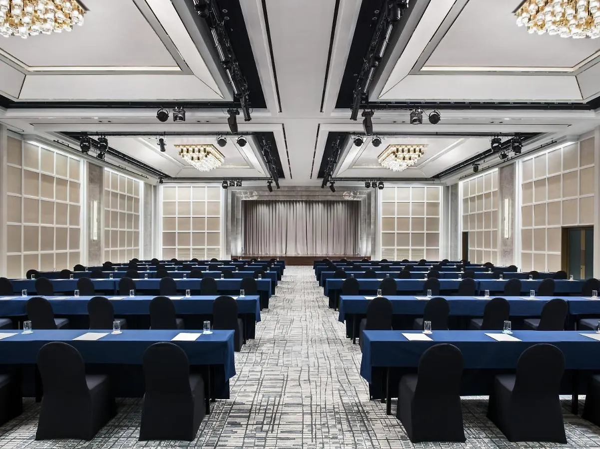 Le Meridien Seul 5*,